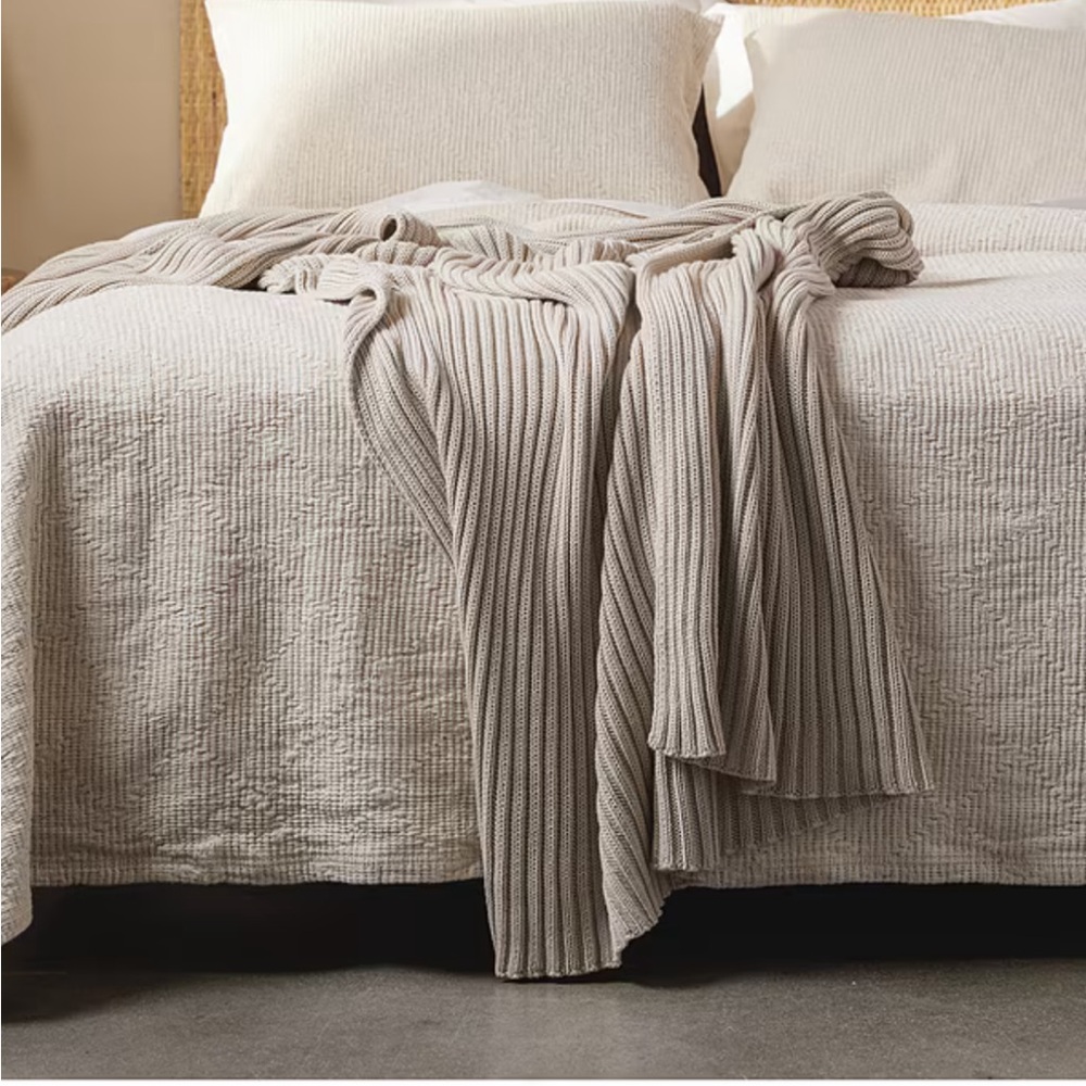 Parachute oversized ribbed throw blanket
